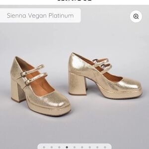 Esska never worn with box  size 81/2